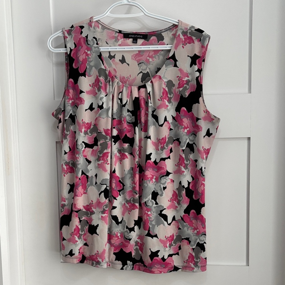 Jones Studio Women's Pink and Black Floral Blouse